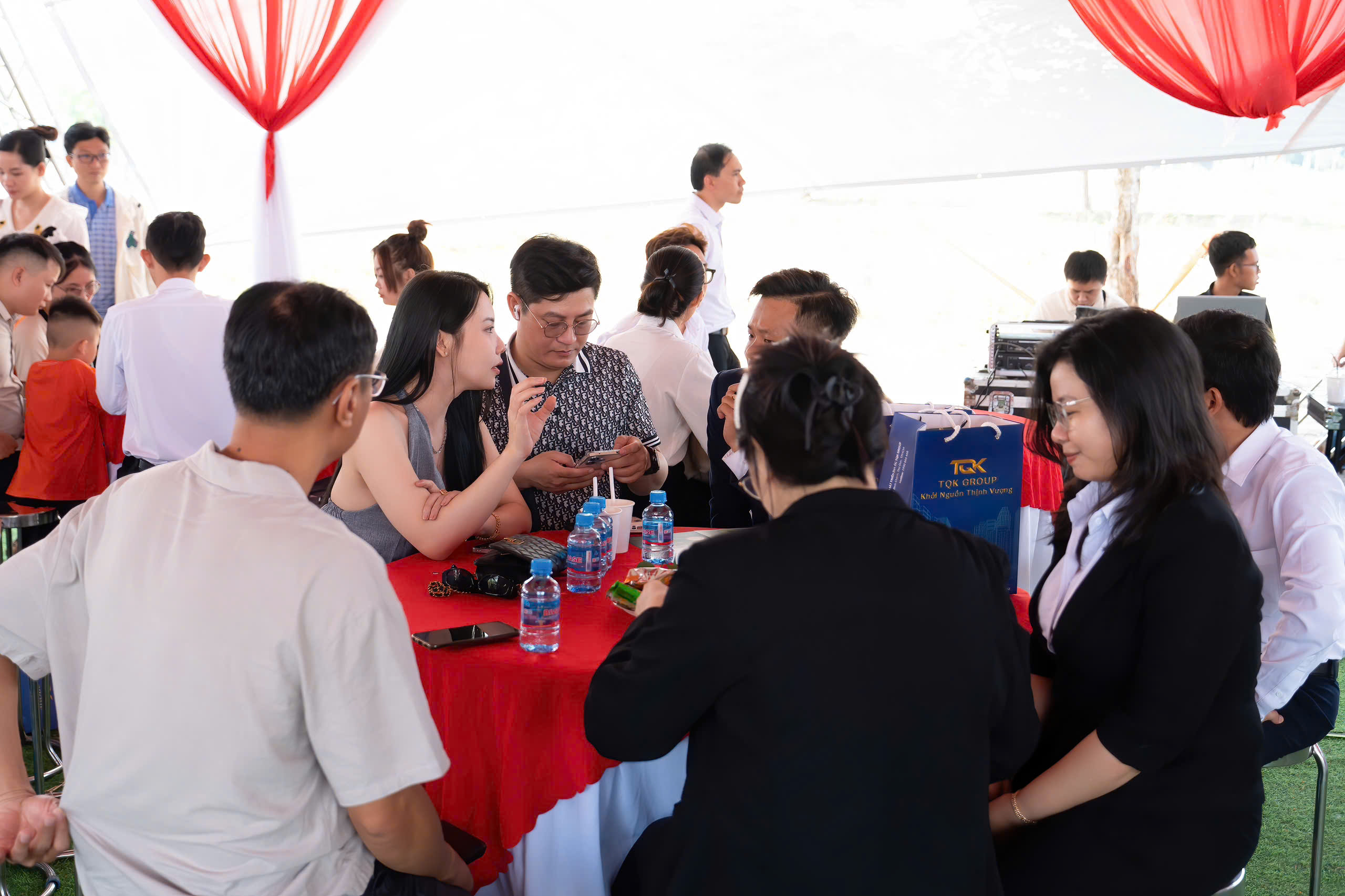 Tuyển 100 Chuyên viên kinh doanh